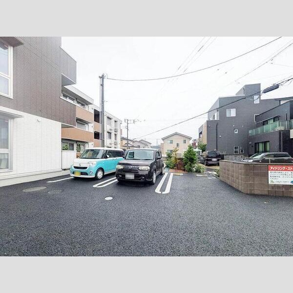 オークリーフ三郷　B棟205号室 駐車場