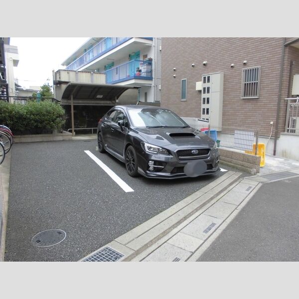 シャルムマリー 駐車場