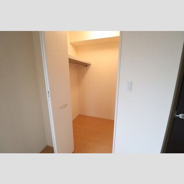 スマイルコート　5番館101号室 北側洋室ウォークインクローゼット