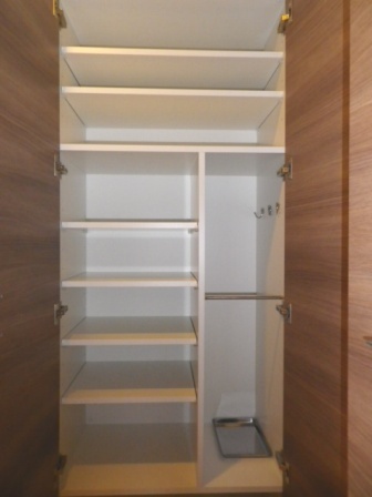 グラントゥルース大山西町301号室 収納