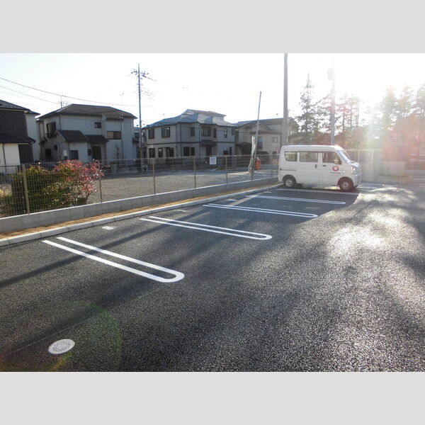 リヴェール 駐車場