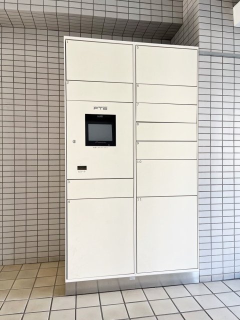 ヒルズ駒場東大前1階 宅配BOX