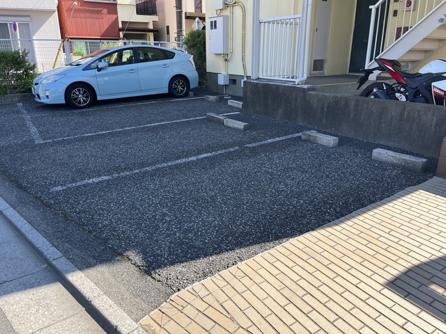 グレースタウンＢ 駐車場