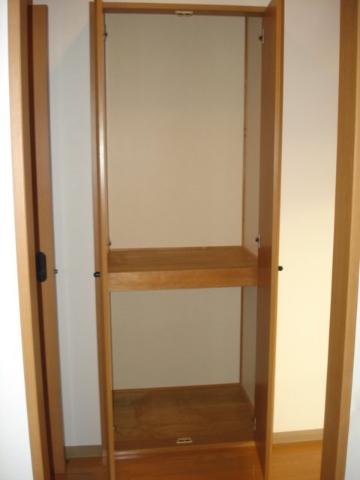 シャイニングｉｎ青葉Ⅱ クローゼット（リビング）