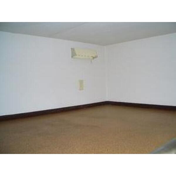 ベルシティ川口1号棟105号室 リビング