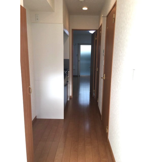 アンプルールフェール 東浅川 玄関