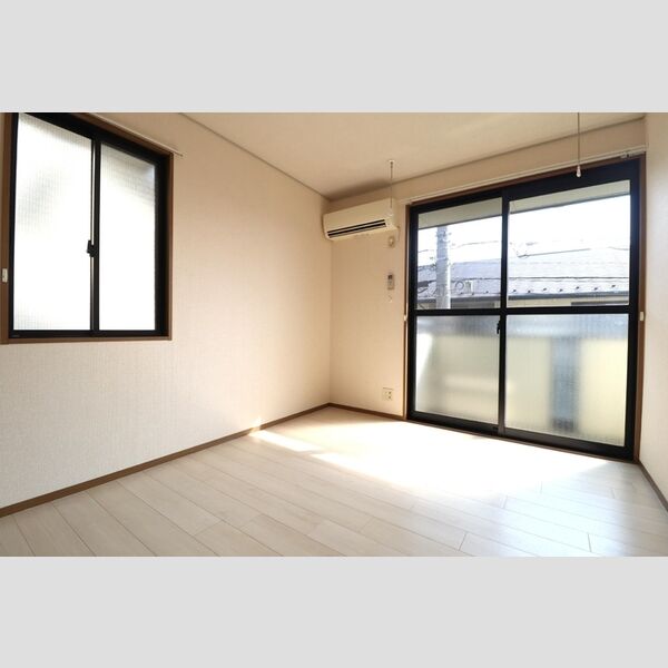 スクウェアガーデン　Ⅳ201号室 南東側洋室