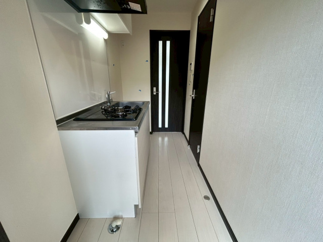 クイーンコンシェル2階 写真は同型101号室