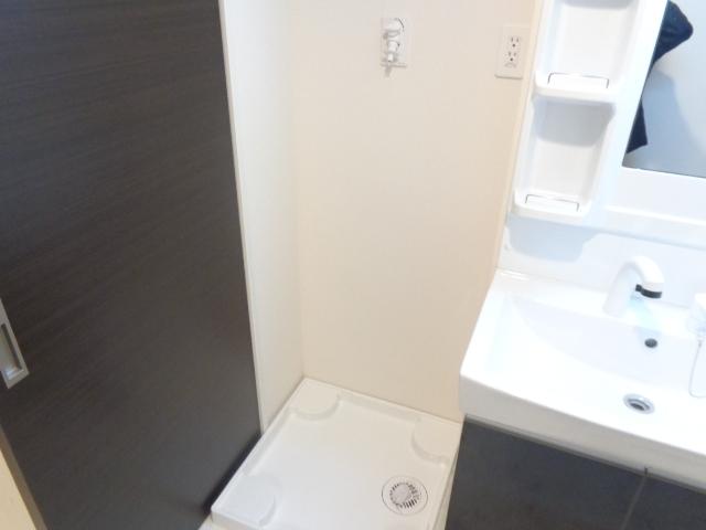 フランシーズ102号室 洗濯機置場