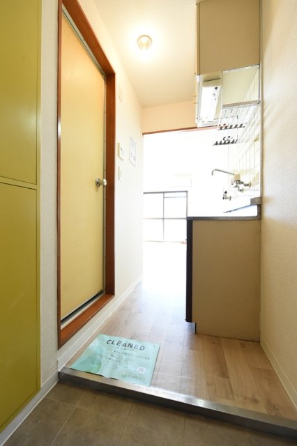 メゾン・ド・エコルス3階 玄関