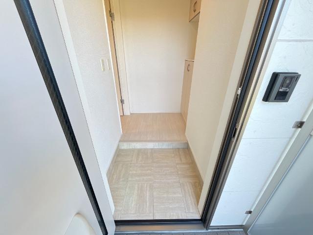 ル・トレーフル101号室 玄関