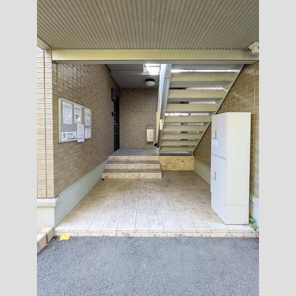 プランドール緑町201号室 エントランス