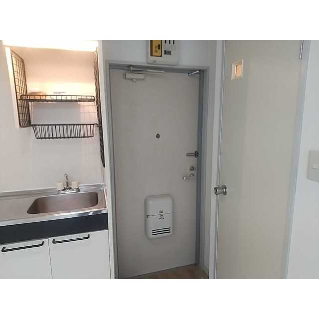 ジェネラスコート303号室 玄関