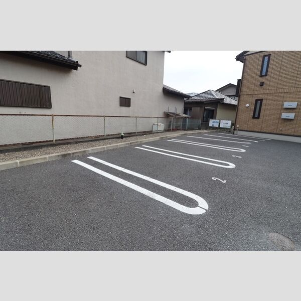 アン　リッシュ 駐車場