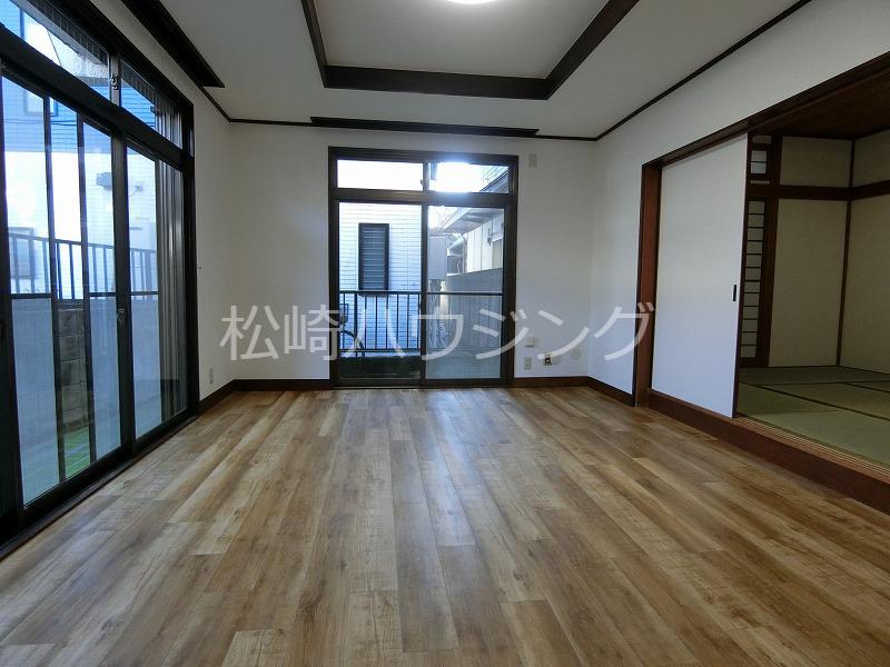 上高田1丁目9戸建 リビング