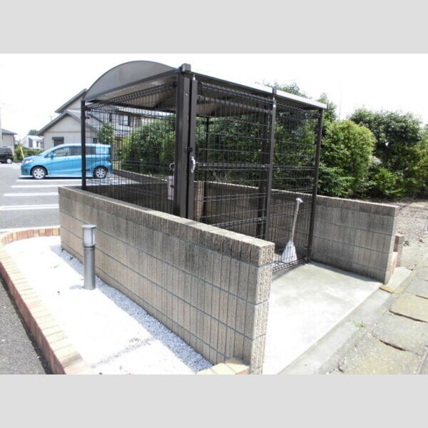 プリムローズ 駐車場脇ごみ収集場