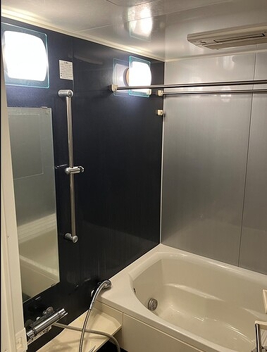 ルネサンス南柏駅前 内装工事前の写真です。