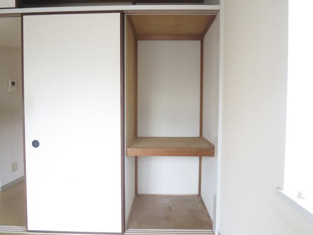 エミネンス山手台0101号室 洋室１　収納　※現況優先
