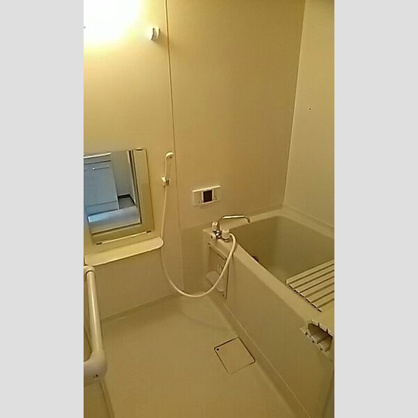 ファミールコート103号室 浴室