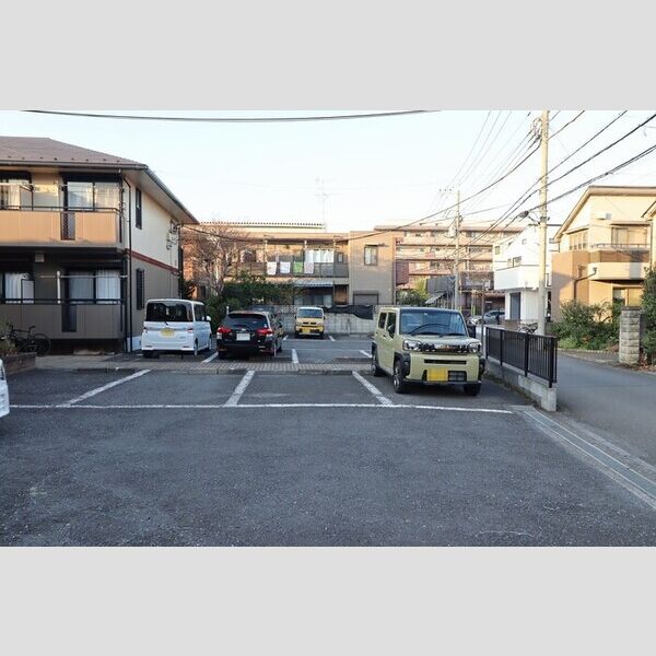 ヴィラ・ファミーユ　A 駐車場