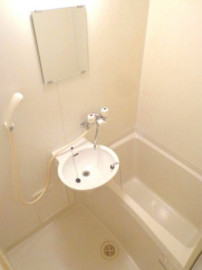 レオパレスアリビオ204号室 内観