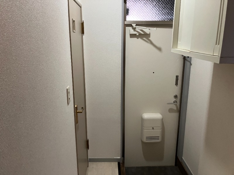 ホワイトウイング1階 玄関