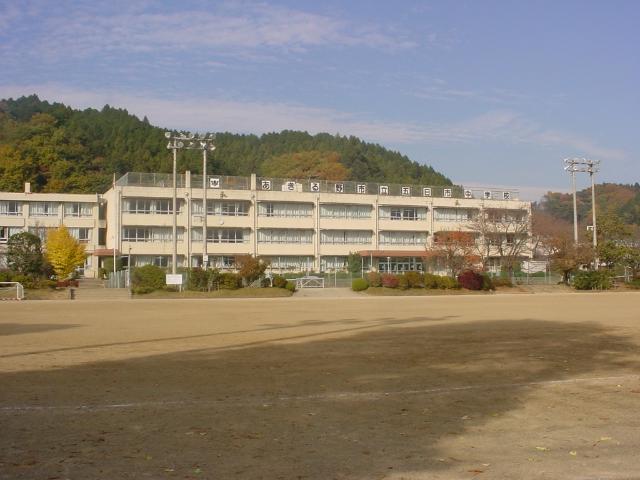 エスポワール あきる野市立五日市中学校まで890ｍ