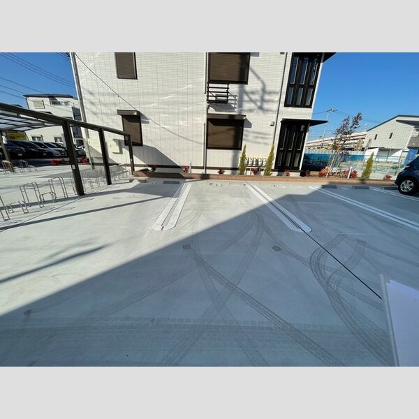 Ark　Bliss六町(アークブリスロクチョウ)301号室 駐車場