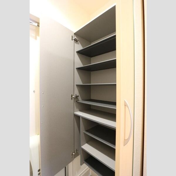 ホワイト・サラ シューズボックス