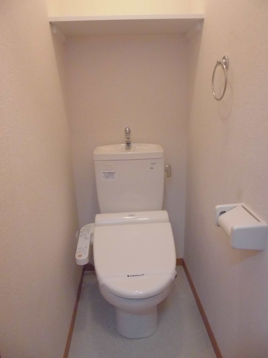 レオパレスモア天王104号室 温水洗浄便座