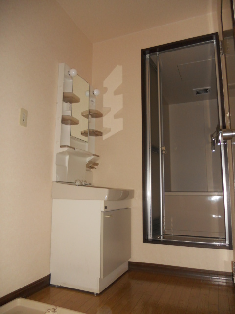 パークハイツスイメイ0102号室 玄関