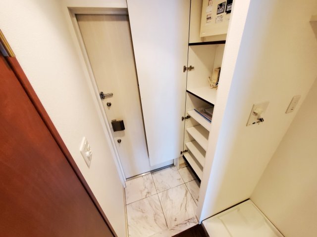 ラフィネ・パルク荻窪5階 玄関