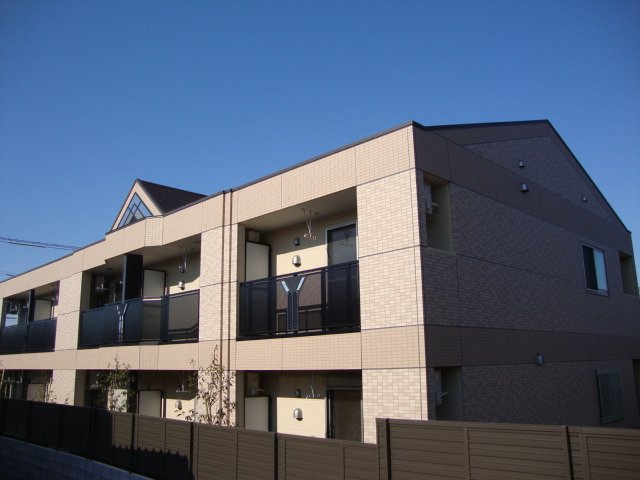 ロイヤル　パピヨン 外観写真（昼）