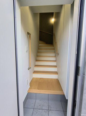 テラス新江古田2A号室 玄関