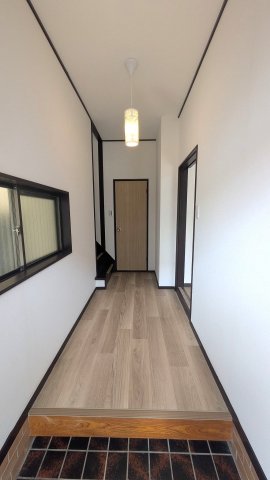 諏訪町３３１戸建 玄関