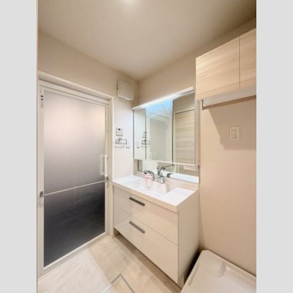 フレジア101号室 女子力向上にはシャンプードレッサーはマストアイテム♪洗濯機はもちろん室内!棚もあります♪