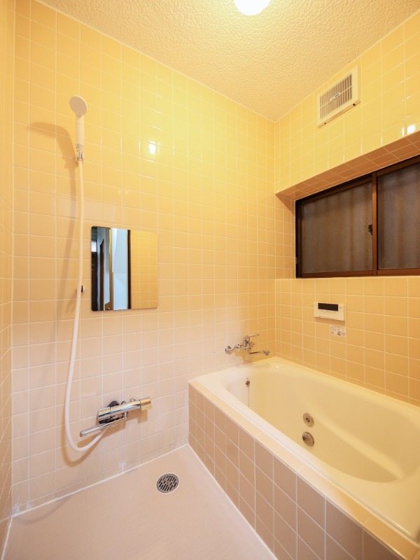 北中沢２丁目貸家 追い焚き機能付バスルーム