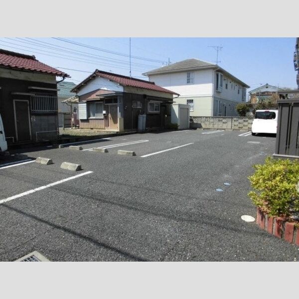 アベニュー吹上 駐車場