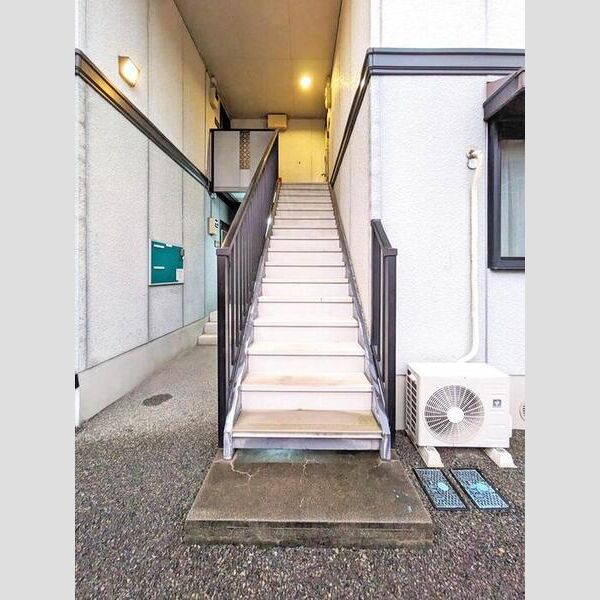 フローラK 階段