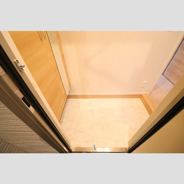 ゼフィール103号室 玄関