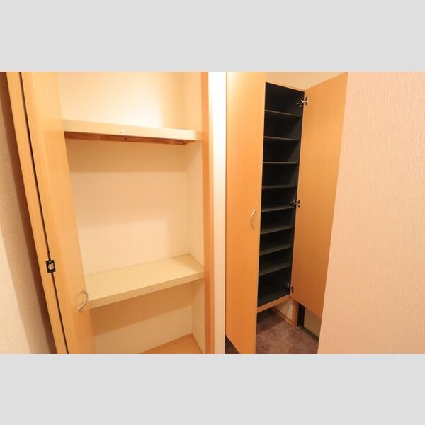 エバーグリーンガーデン　A 玄関収納