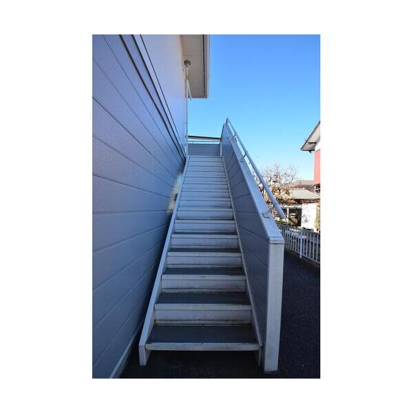 ピースフルウエスト201号室 エントランス