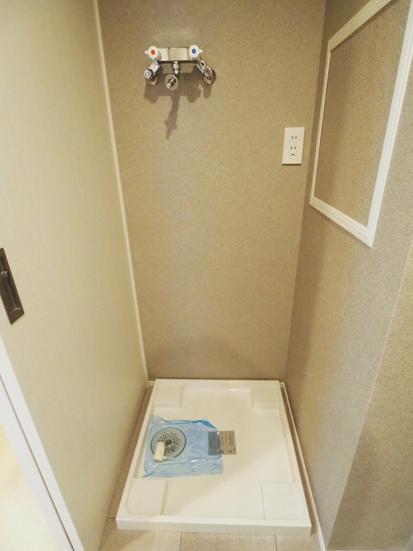 レジディア世田谷弦巻1階 洗濯機置場