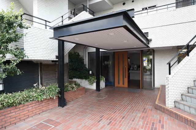 ハイホーム市ヶ谷3階 エントランス