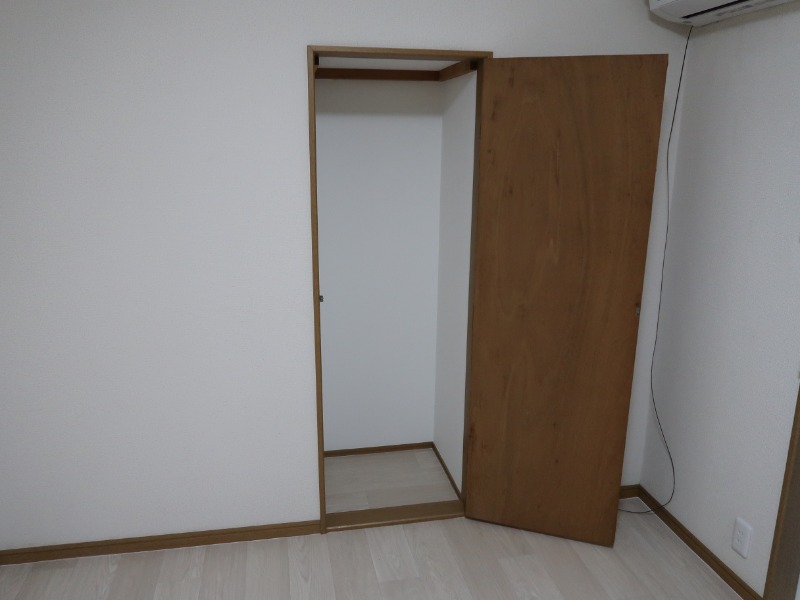 ファミール仲村B2階 収納