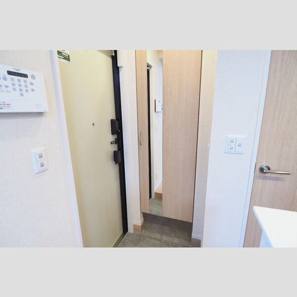 グラディーヴォレ106号室 玄関