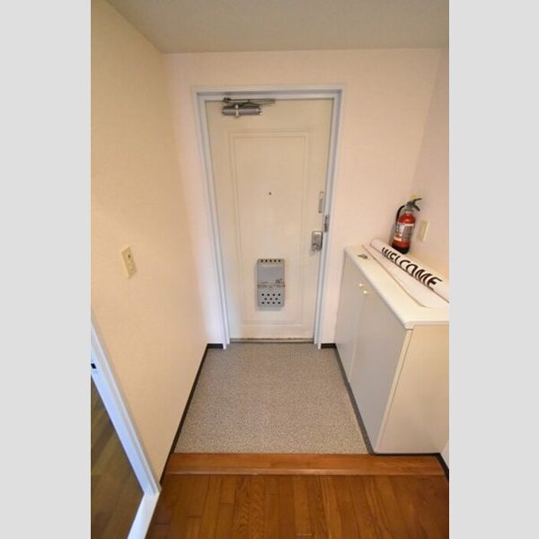 Bellevue参番館102号室 玄関