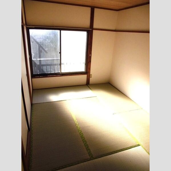 ガーデン関口205号室 和室6帖(南西)