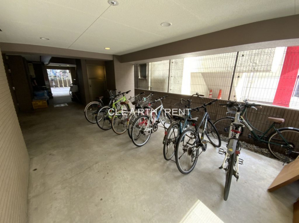パレステュディオ文京南6階 屋根付き駐輪場