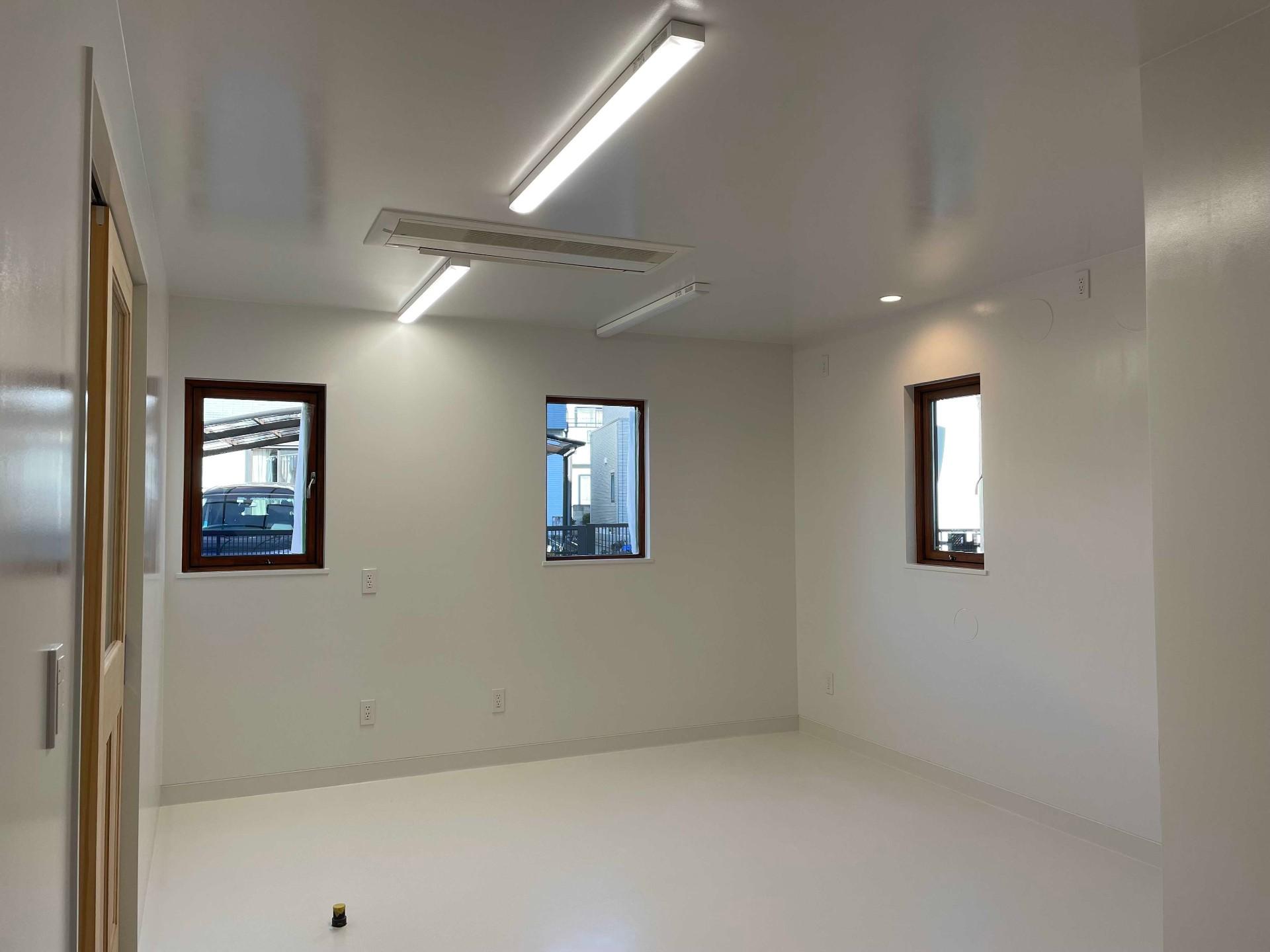 K House 店舗厨房は内装･照明完成済です